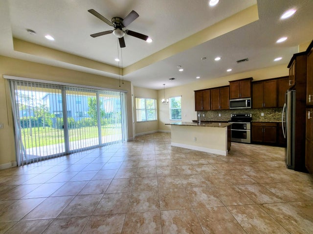 3 of 12 - 4622 Pumello Drive, Westlake, FL