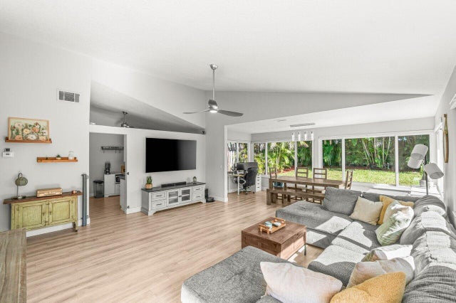 2823 Sw 2nd Street, Delray Beach