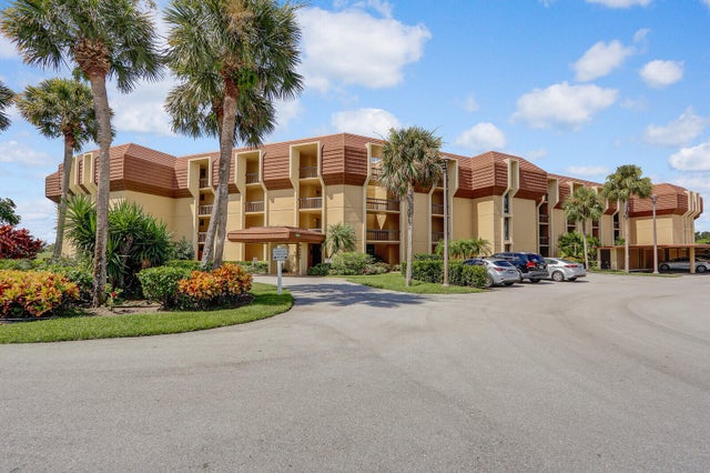 2 of 42 - 5350 Woodland Lakes Drive #111, Palm Beach Gardens, FL