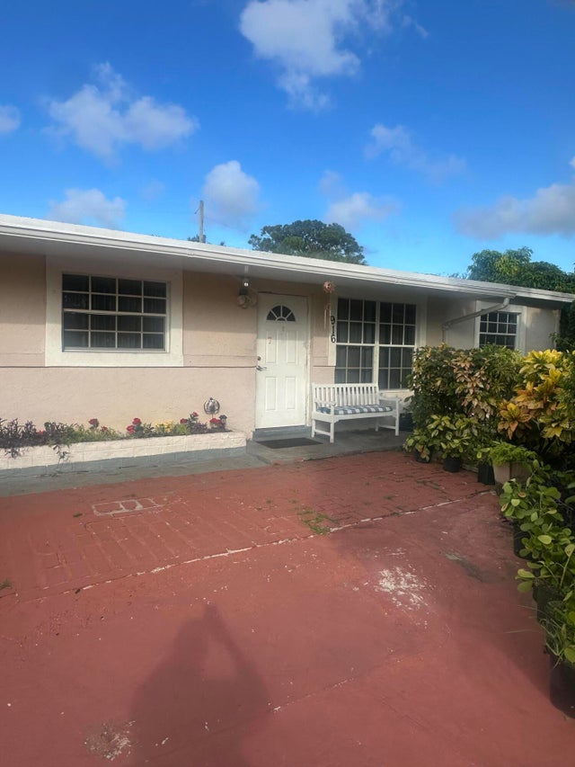 1 of 14 - 916 Caroline Avenue, West Palm Beach, FL