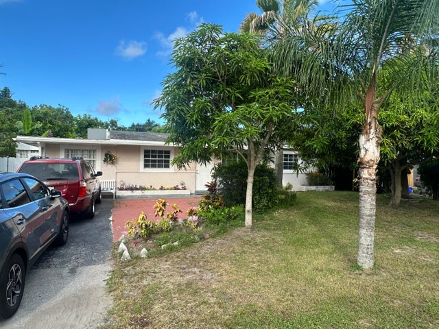 2 of 14 - 916 Caroline Avenue, West Palm Beach, FL