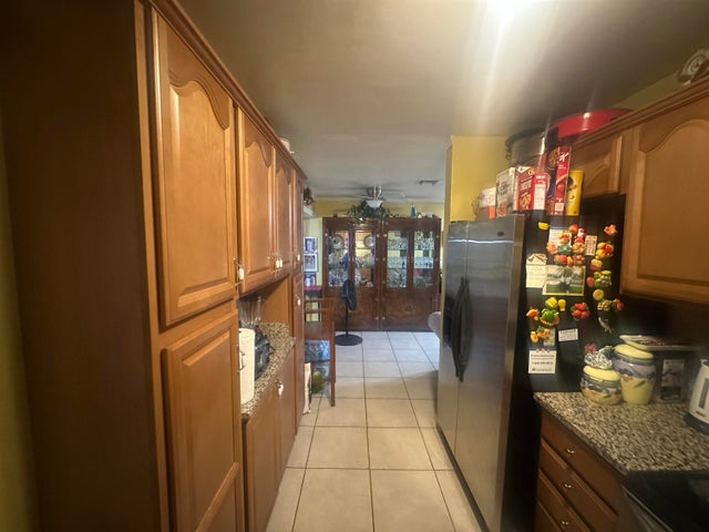 4 of 14 - 916 Caroline Avenue, West Palm Beach, FL