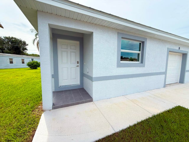 2 of 24 - 15 Jacaranda Lane, Port Saint Lucie, FL