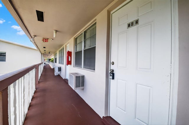 2 of 34 - 162 Easthampton G, West Palm Beach, FL