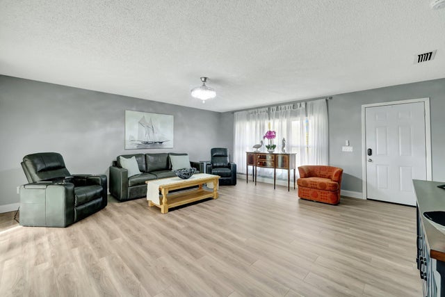 4 of 42 - 4002 Se Fairway W, Stuart, FL