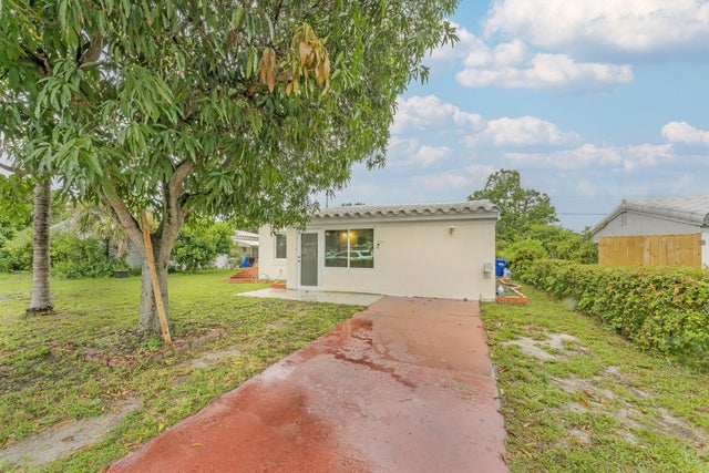 3 of 36 - 17570 Ne 19th Avenue, North Miami Beach, FL