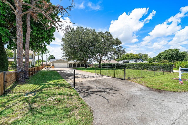 4 of 61 - 5587 3rd Road, Lake Worth, FL