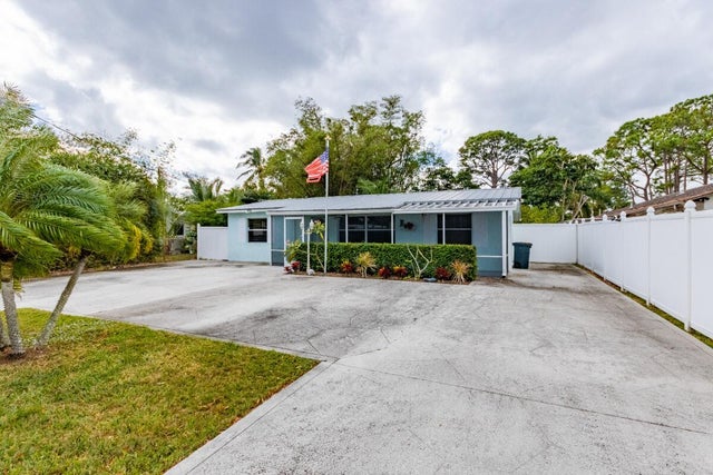 1 of 20 - 4508 Se Chatham Avenue, Stuart, FL