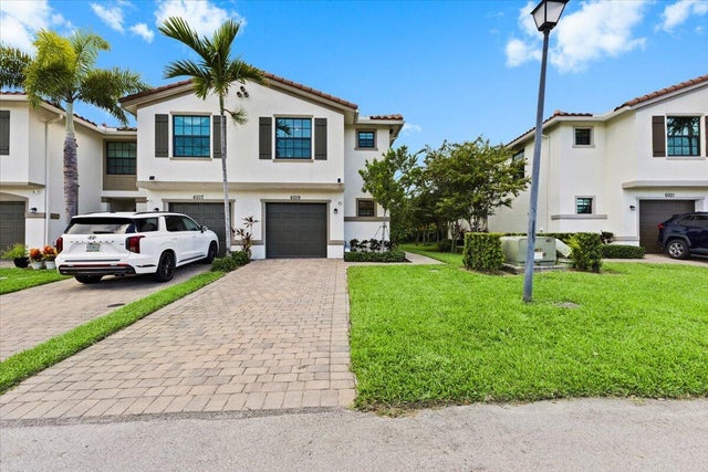 6019 Woods Edge Circle, Riviera Beach