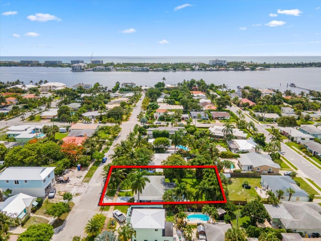 2 of 29 - 121 Auburn Drive, Lake Worth Beach, FL