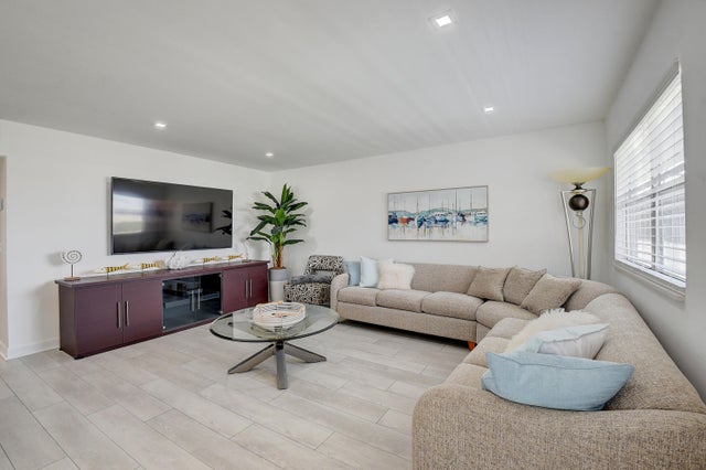 3 of 36 - 461 N Brittany J, Delray Beach, FL