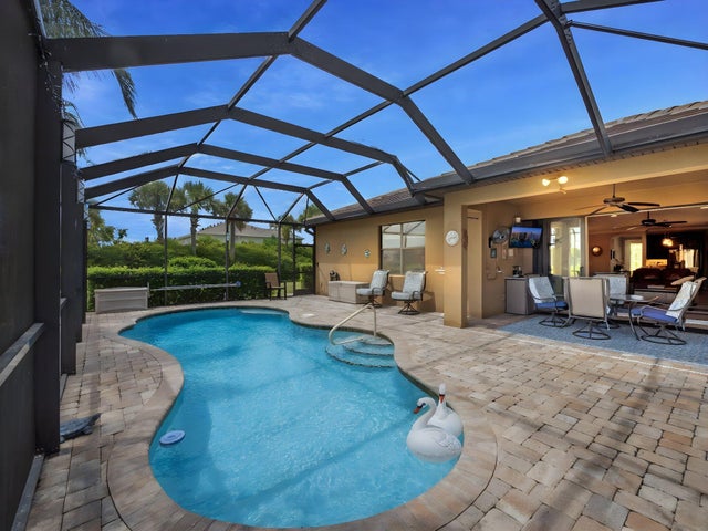 1 of 44 - 844 Se Villandry Way, Port Saint Lucie, FL