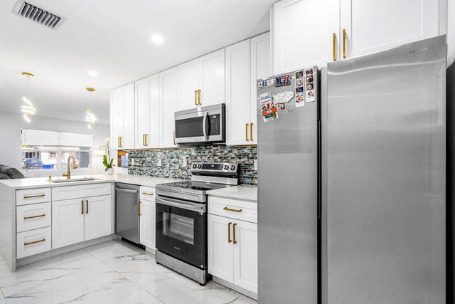 5 of 38 - 3837 Ne 16th Terrace, Pompano Beach, FL