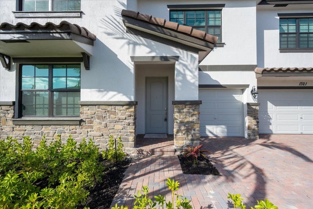 2 of 31 - 1321 Whitcombe Drive, Royal Palm Beach, FL