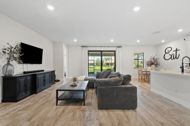 4 of 36 - 800 Se Westbury Drive, Port Saint Lucie, FL
