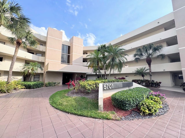 5701 Camino Del Sol #403, Boca Raton