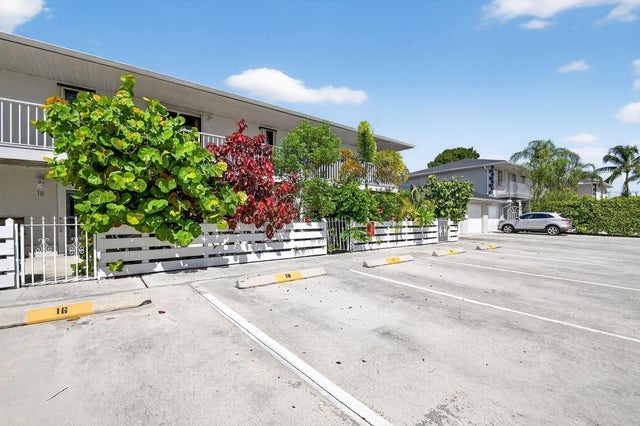 2 of 37 - 326 W Pine 19 Street #19, Lantana, FL