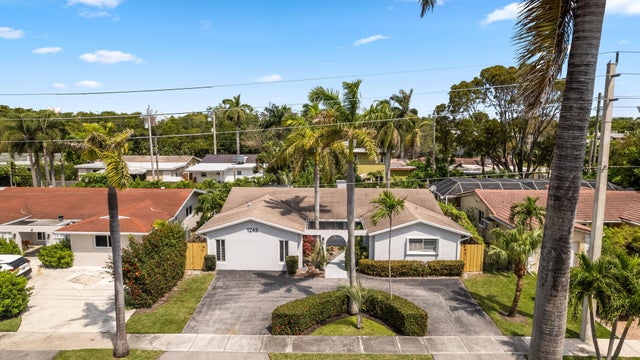 1 of 32 - 1243 Garfield, Hollywood, FL