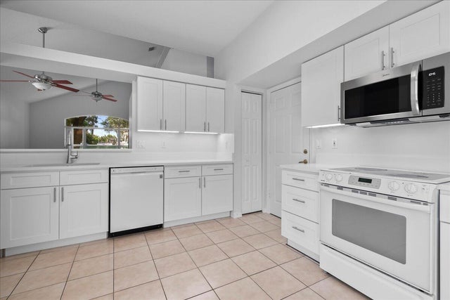 3 of 39 - 5143 Elpine Way, Riviera Beach, FL