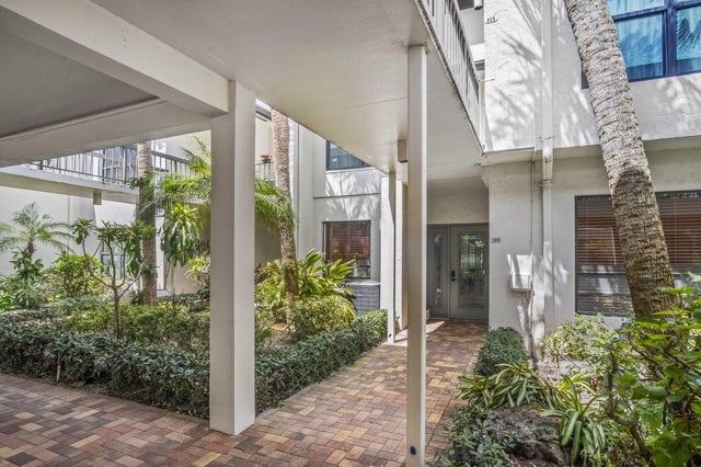730 Greensward Ct #105-j, Delray Beach
