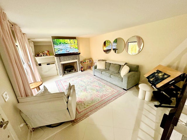 2 of 34 - 819 8th Lane, Palm Beach Gardens, FL