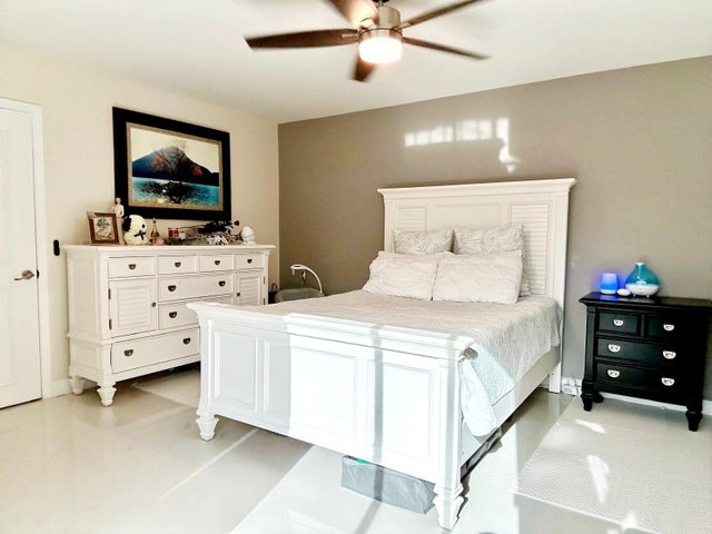 4 of 34 - 819 8th Lane, Palm Beach Gardens, FL
