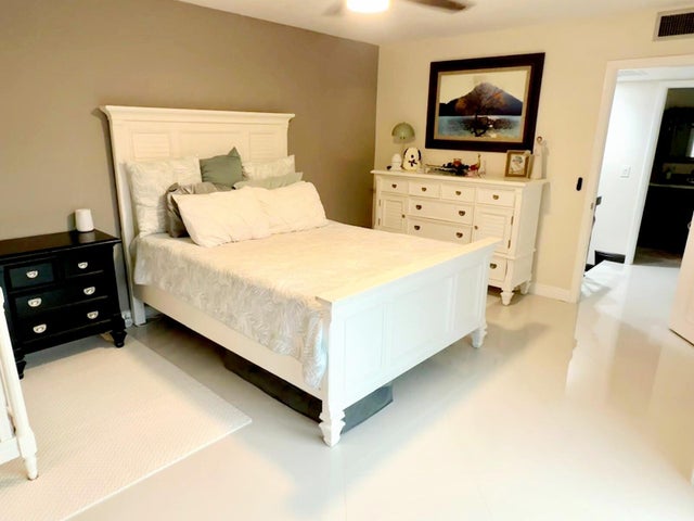 5 of 34 - 819 8th Lane, Palm Beach Gardens, FL