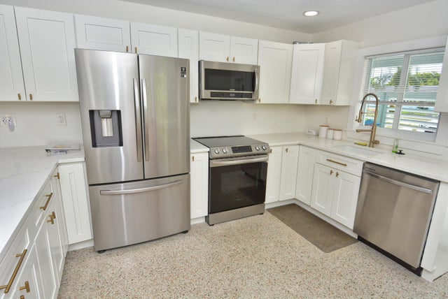4 of 25 - 1395 Ne Flora Place, Jensen Beach, FL