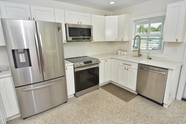 5 of 25 - 1395 Ne Flora Place, Jensen Beach, FL