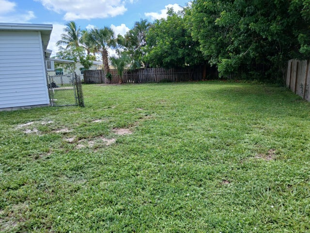4 of 16 - 800 Alamanda Drive, North Palm Beach, FL