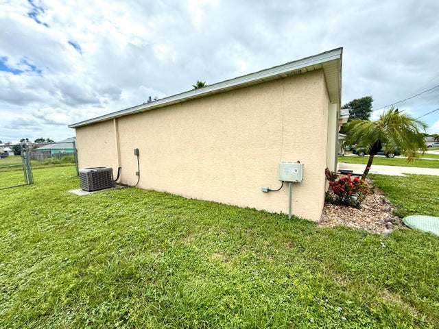 3 of 7 - 1350 Sw Granville Avenue, Port Saint Lucie, FL