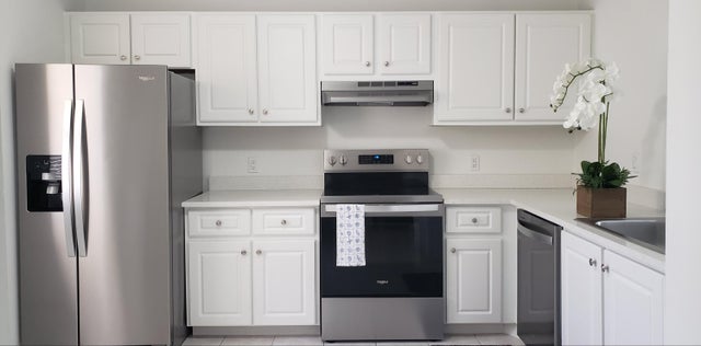 5 of 11 - 1210 Lakeview Drive E, Royal Palm Beach, FL