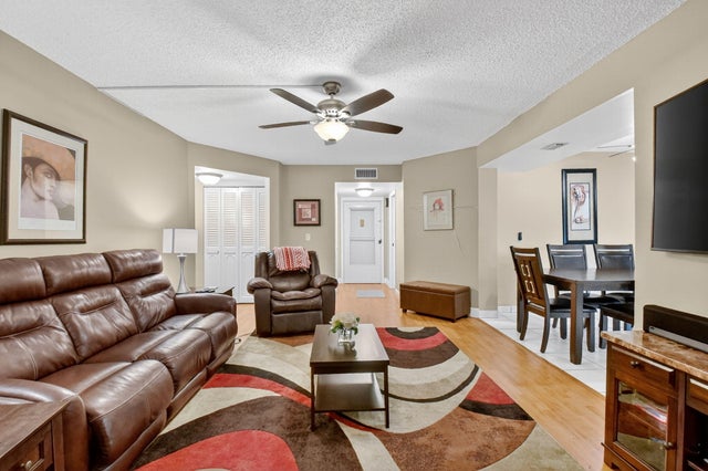 5 of 30 - 3871 Via Poinciana #404, Lake Worth, FL