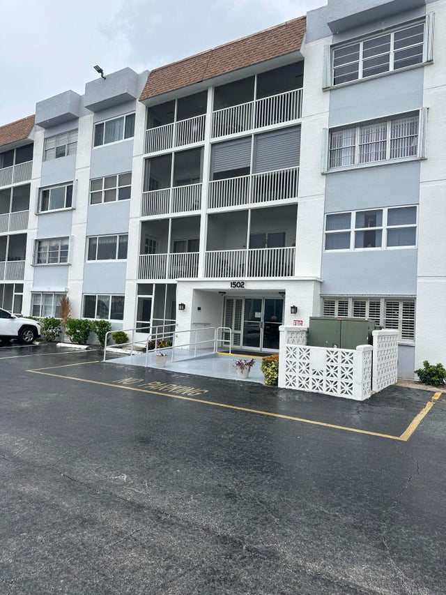 2 of 11 - 1502 S Lakeside Drive #103, Lake Worth Beach, FL
