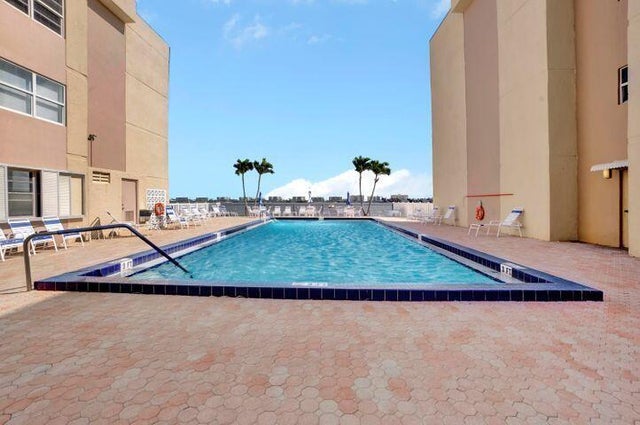 3 of 11 - 1502 S Lakeside Drive #103, Lake Worth Beach, FL