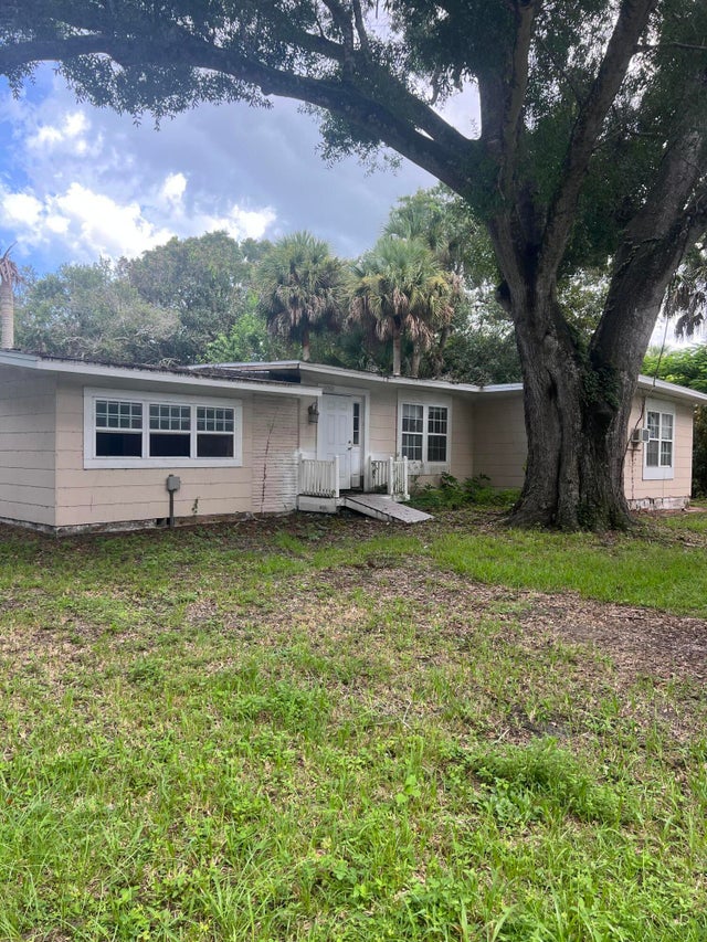1 of 26 - 1050 20th Avenue, Vero Beach, FL
