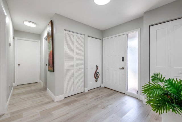3 of 29 - 403 Northgate Court, Royal Palm Beach, FL