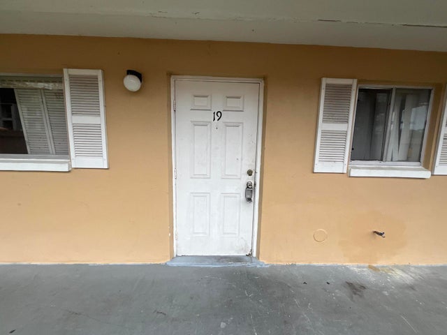 1 of 4 - 1501 Crescent Circle #c19, Lake Park, FL