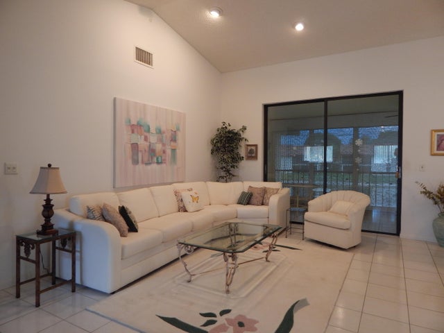 3 of 25 - 10279 N Circle Lake Drive #202, Boynton Beach, FL