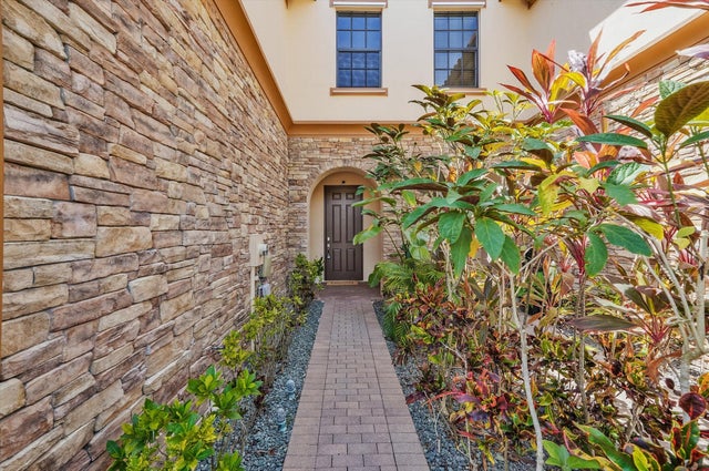 4 of 47 - 10403 Wellington Parc Drive, Wellington, FL