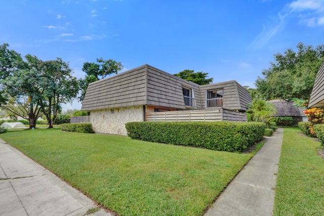 3 of 51 - 526 5th Terrace, Palm Beach Gardens, FL