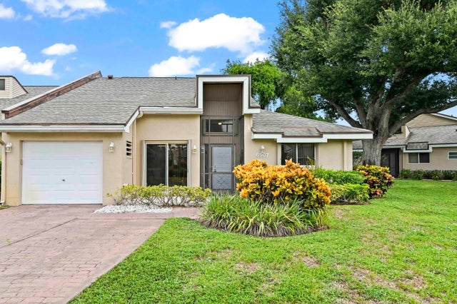 2 of 38 - 6907 Fountains Circle, Lake Worth, FL