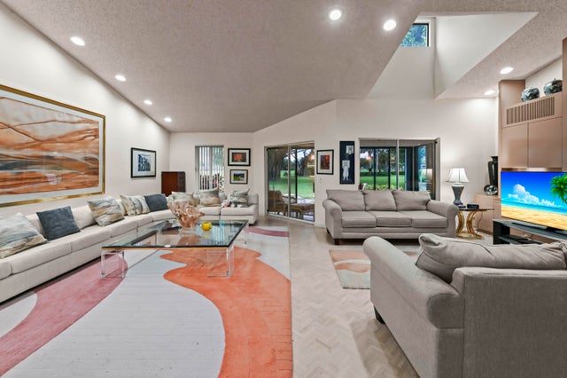 5 of 38 - 6907 Fountains Circle, Lake Worth, FL