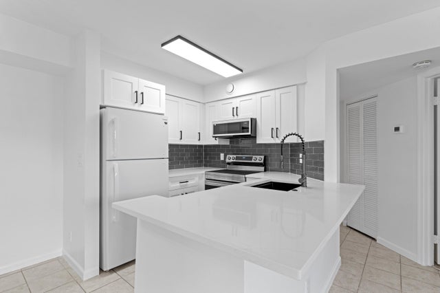 4 of 32 - 4695 Lucerne Lakes Boulevard #103, Lake Worth, FL