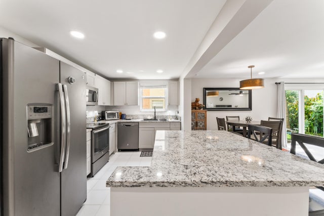 2 of 38 - 720 N Dixie Highway #303, Lantana, FL