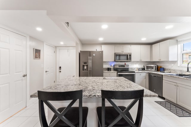 4 of 38 - 720 N Dixie Highway #303, Lantana, FL