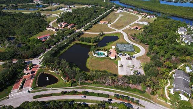 5 of 9 - 179 Se Via Lago Garda, Port Saint Lucie, FL