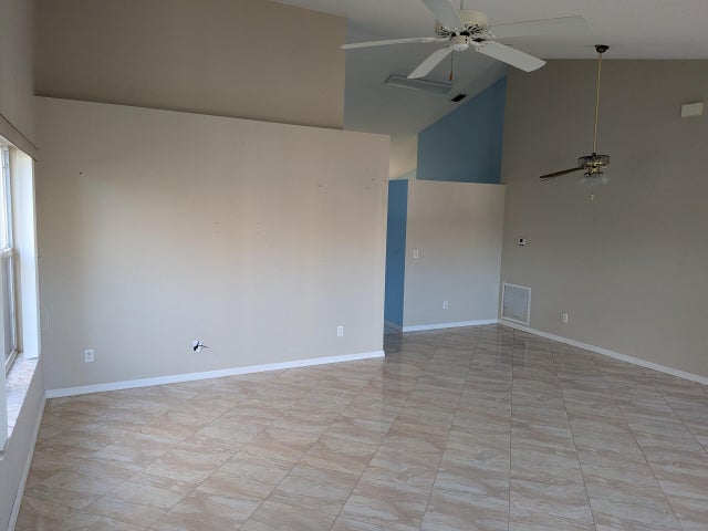3 of 15 - 375 Nw Sherry Lane, Port Saint Lucie, FL