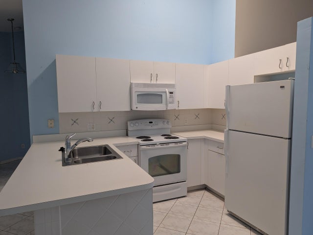 5 of 15 - 375 Nw Sherry Lane, Port Saint Lucie, FL