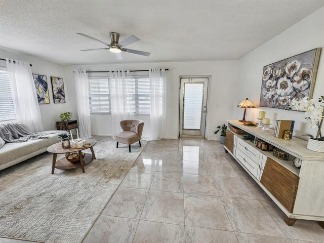 4 of 40 - 273 Windsor L, West Palm Beach, FL